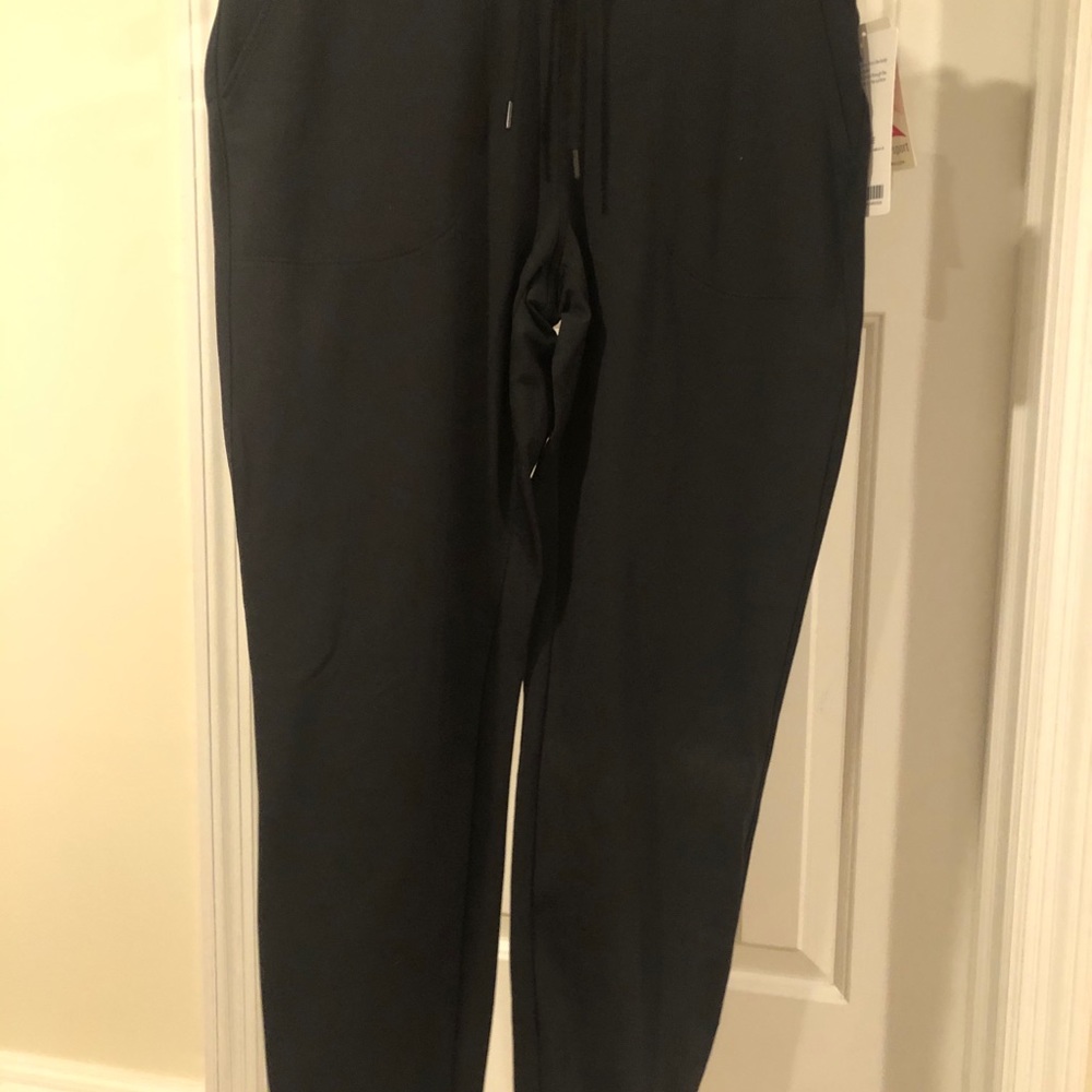 Flux jogger from Athleta. Lycra sport fabric